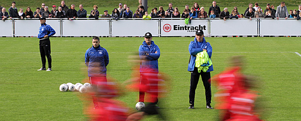 Die einen rennen, die anderen gucken zu. Foto: Stefan Krieger.