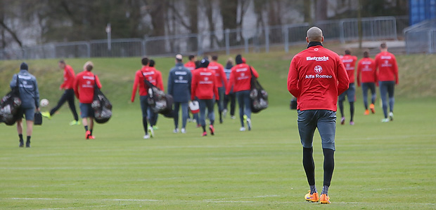 Deckung, Pocher kommt. Foto: Stefan Krieger.