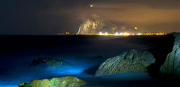 Gibraltar bei Nacht. Foto: AFP.