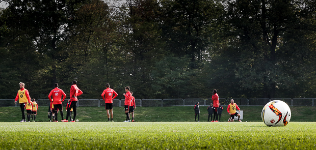 Fußball ohne Schnee. Nicht erstrebenswert, aber manchmal nicht zu vermeiden. Foto: Stefan Krieger.