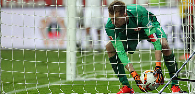 Der Ball mal wieder im falschen Netz. Foto: Stefan Krieger.