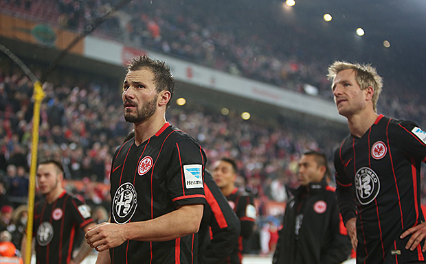 Die Mannschaft nach dem Spiel. Stark betroffen, aber schweigend. Foto: Stefan Krieger.