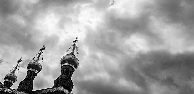 Dunkle Wolken über Darmstadt. Foto: dpa.
