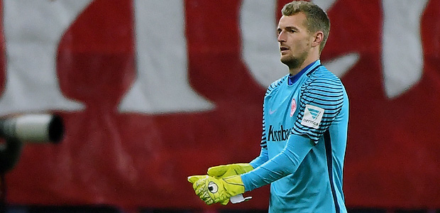 Fast den Rekord geknackt: Lukas Hradecky. Foto: dpa.