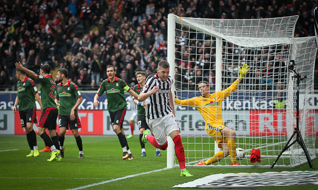 Rebic trifft - und wird zurückgepfiffen. Foto: Stefan Krieger.