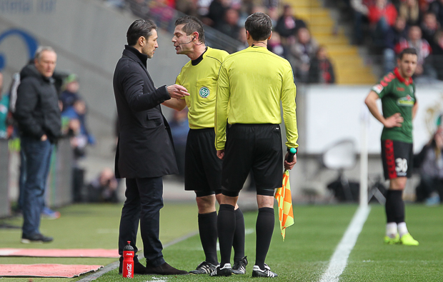 Zwei Entscheider und ein Trainer. Foto: Stefan Krieger.