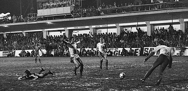 April 1978: Bastia gegen Eindhoven im Pokal der Landesmeister. So war das früher. Von wegen besser! Foto: AFP.